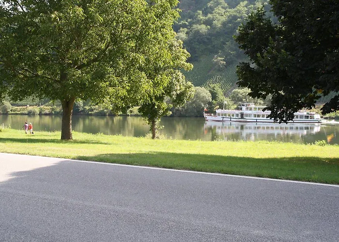 Weinhof Gassen Gasthuis Kröv